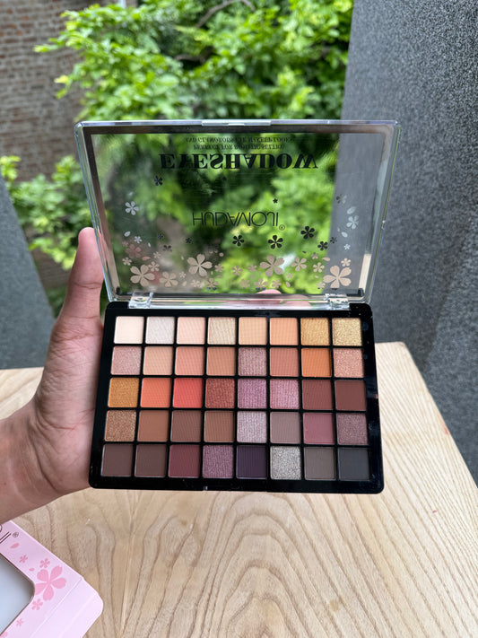 Hudamoji eyeshadow palette perfect for romantic sultry and glamorous eye makeup look