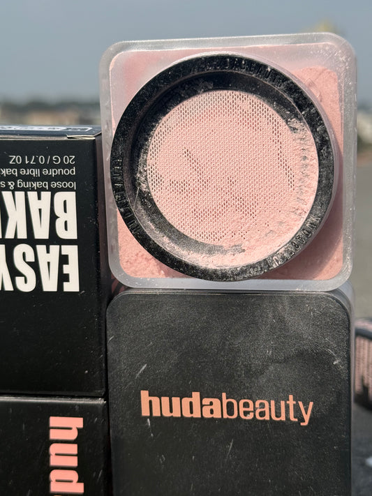 Huda Beauty - Easy Bake Loose Baking & Setting Powder - CHERRY BLOSSOM